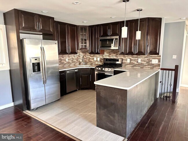 Building Photo - 6406 Wilcox Ct