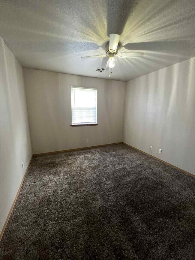 Building Photo - Nice 2 Bedroom 2 Bathroom Apartment Home i...