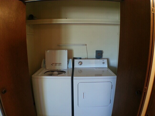 Building Photo - 1509-1511 East Nye Street (Bravo Team)