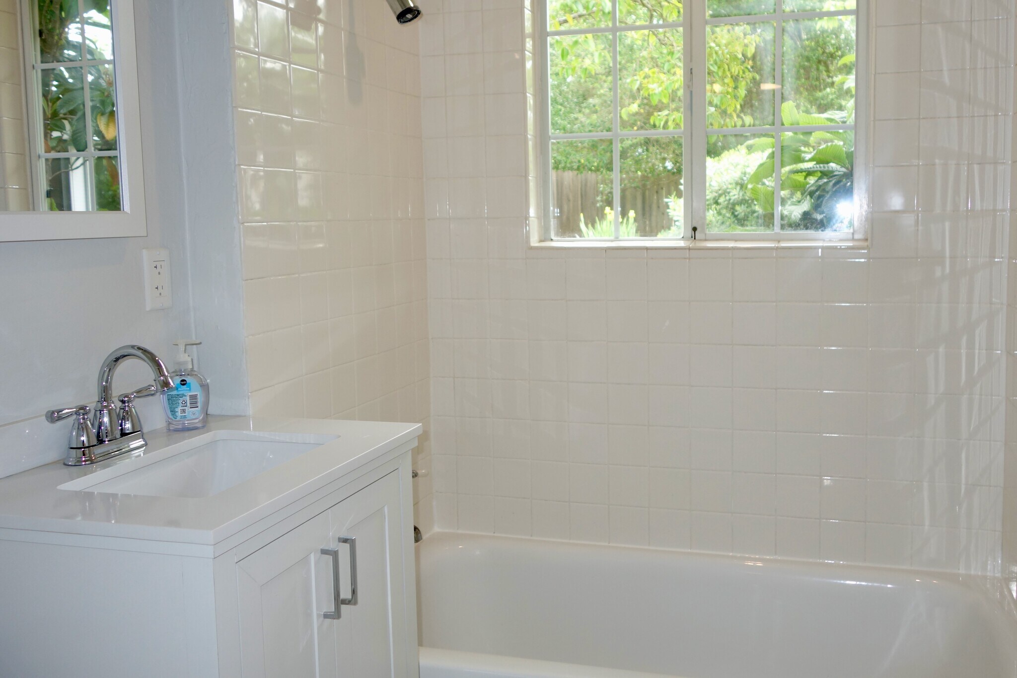 Building Photo - 609 Maureen Ln