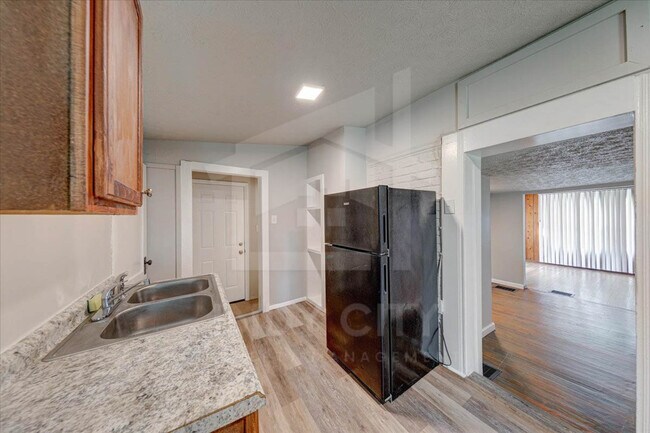 Building Photo - 4406 Kingsley Dr