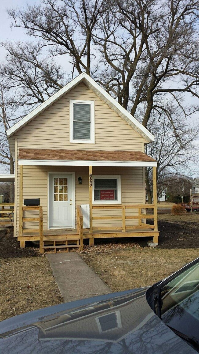 Building Photo - 623 N 7th Ave