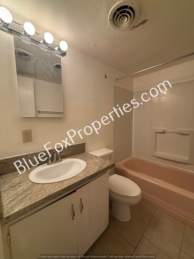 Building Photo - 4825 E 23rd St