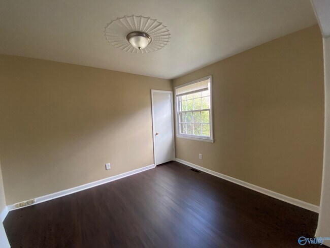 Building Photo - 6504 Whitesburg Dr