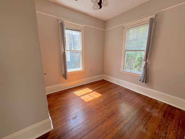 Building Photo - 3 BED | 2 BATH | PRIVATE UPSTAIRS BALCONY | STARLAND