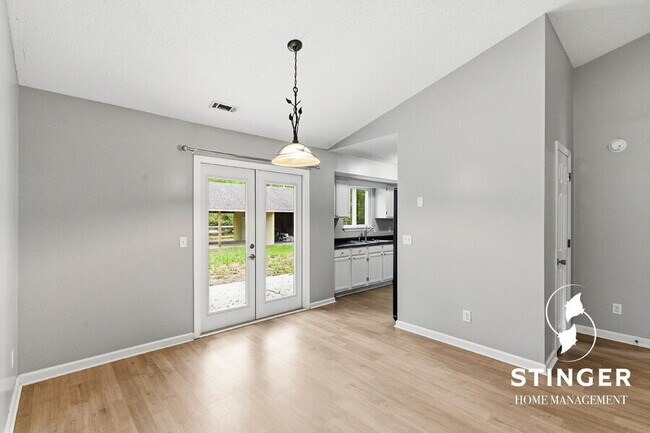 Building Photo - 12 Robin Way