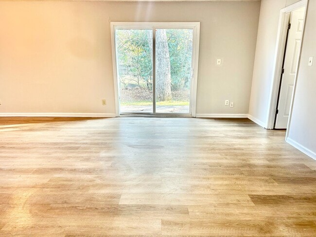 Building Photo - 507 Ebenezer Ave