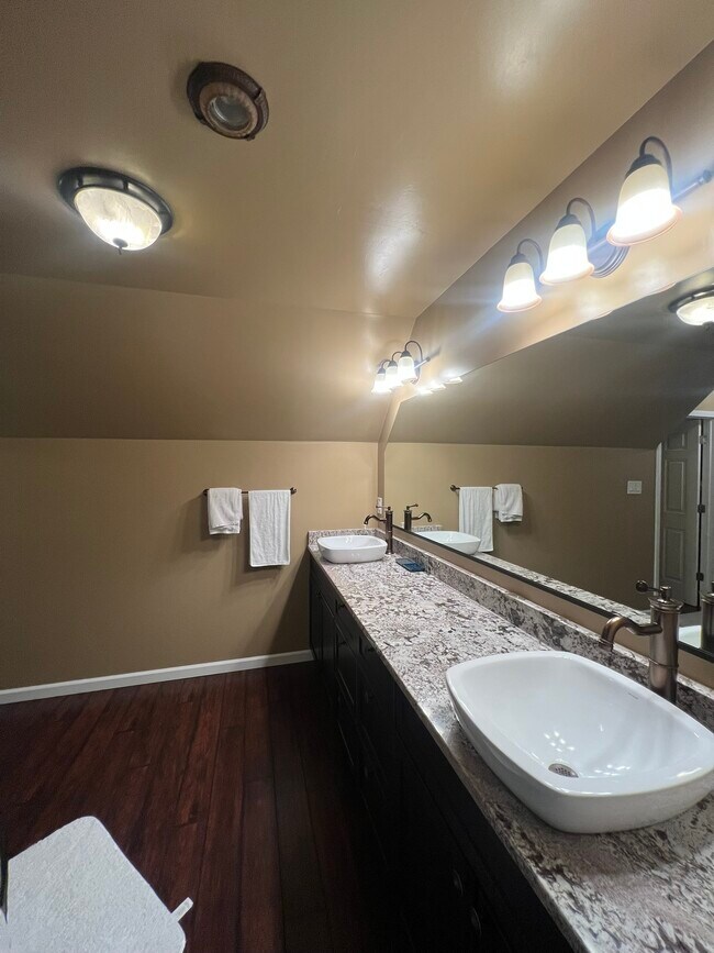 Building Photo - 860 Gardner St