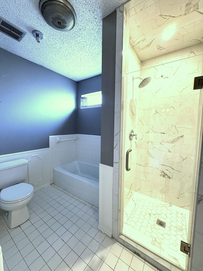 Building Photo - 2405 Stutz Pl