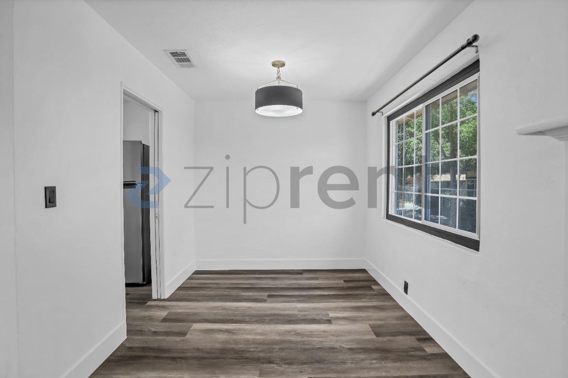 Building Photo - Unit 807