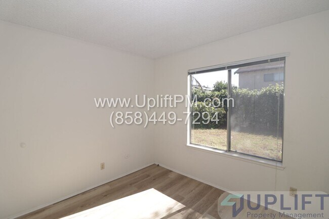 Building Photo - Spacious 4 Bedroom Home in Prime Mira Mesa Location- MOVE IN SPECIAL $300 OFF FIRST MONTH'S RENT!!
