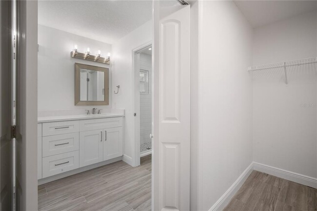 Building Photo - 3916 Doral Dr
