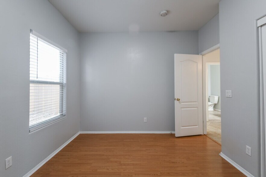Building Photo - 3761 W Eastman Ct