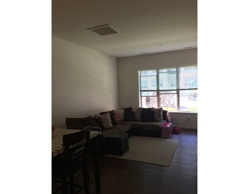 Building Photo - 8 Quarry Ln