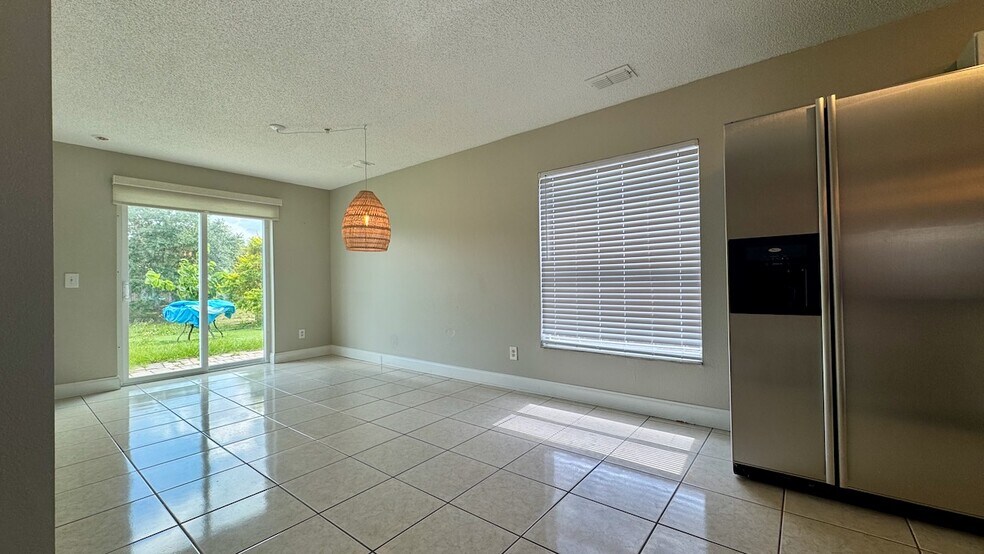 Building Photo - 9683 Hollyhill Drive