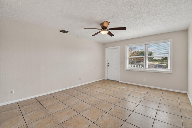 Building Photo - 1618 W 26th Ct