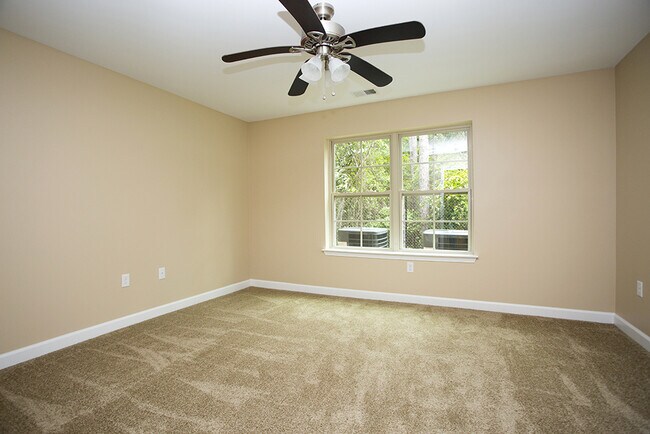 Building Photo - Brand New Luxury 1B/1B Apartment in FWB in Pristine Nature Setting!