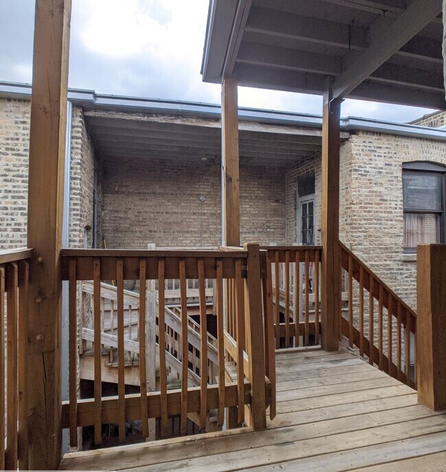 Building Photo - 2332 N Spaulding Ave