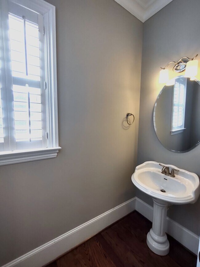 Building Photo - Luxury Townhome Available in Fairway Row C...