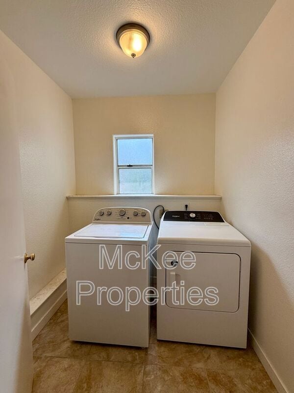 Building Photo - 4734 E Mountain View Dr