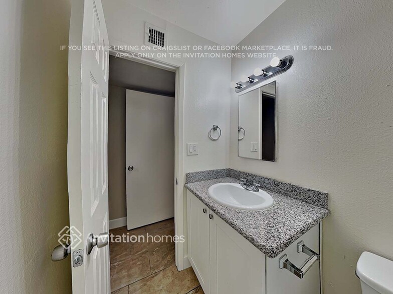 Building Photo - 3412 W Bluefield Ave