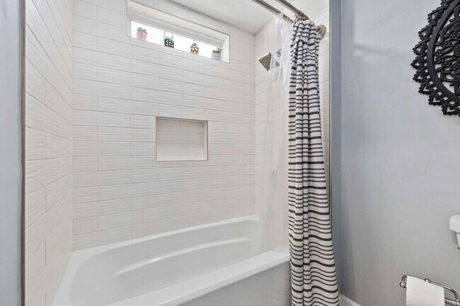 Building Photo - 430 Yaupon Ave