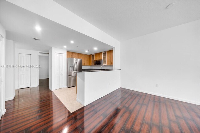 Building Photo - 7914 Harbor Island Dr