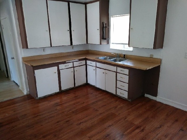 Building Photo - 2409 Oak Dr