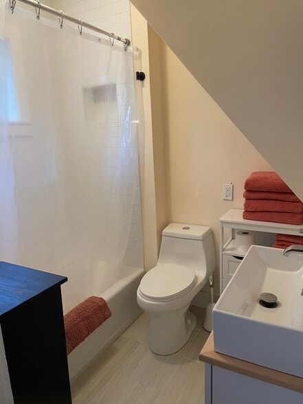 Bathroom - 38 Pool St