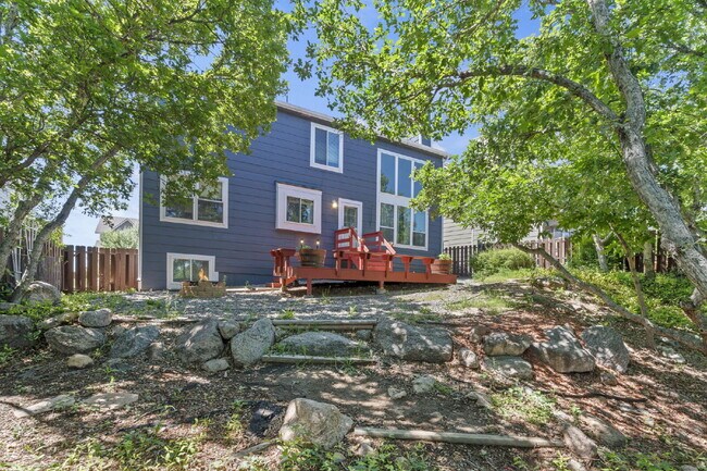 Building Photo - 5-Bedroom Home in D12 with Open Space View...