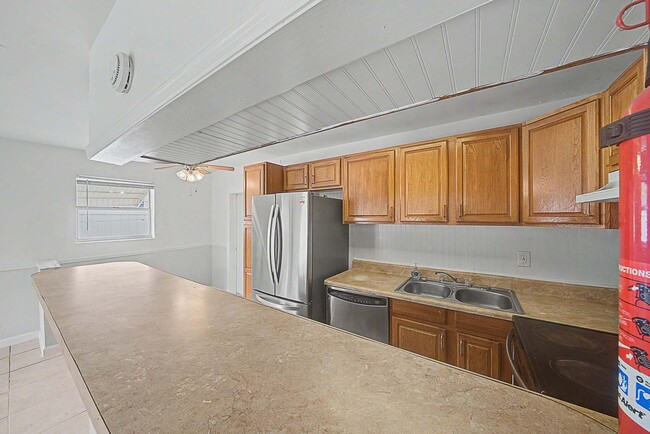 Building Photo - 301 SE 21st Ave