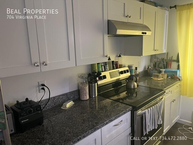 Building Photo - 704 Virginia Pl