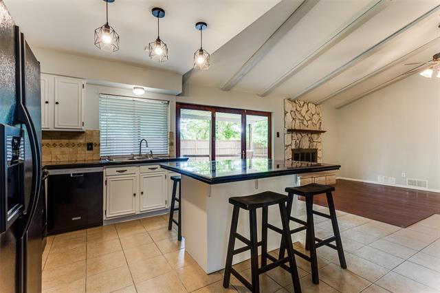 Building Photo - 638 Cranbrook Park