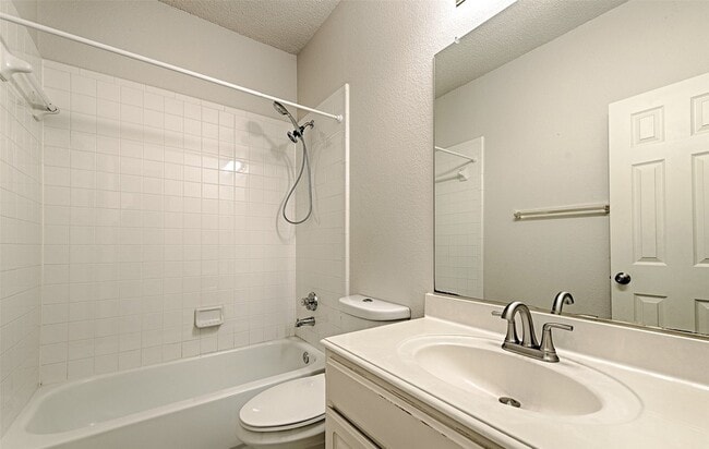 Building Photo - 9701 Thorncliff Dr