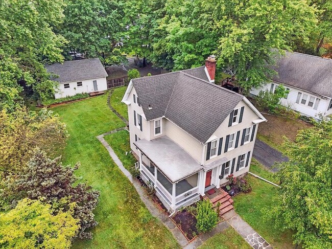 Primary Photo - 112 E Brown St