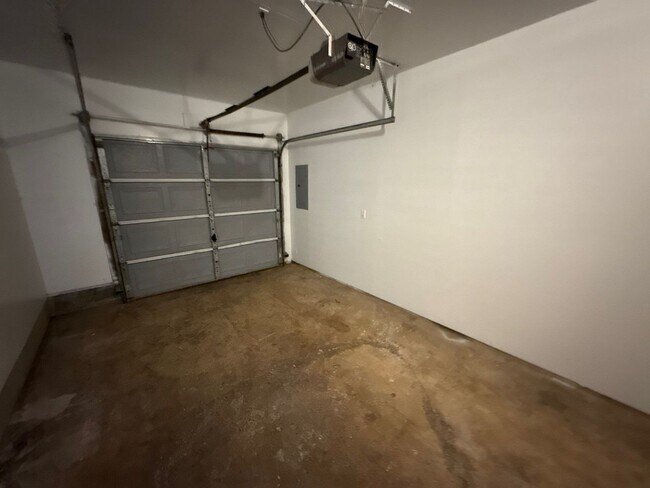 Building Photo - 1265 Poplar St