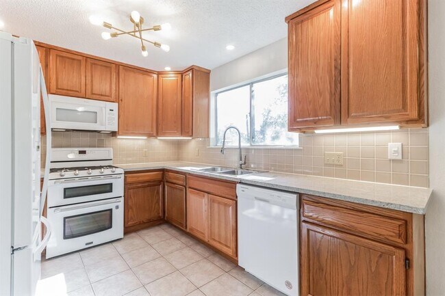 Building Photo - 7801 Callbram Ln