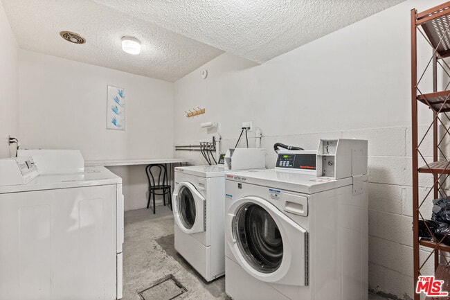 Building Photo - 8148 Redlands St