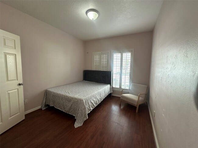 Building Photo - 7131 Harmony Cove