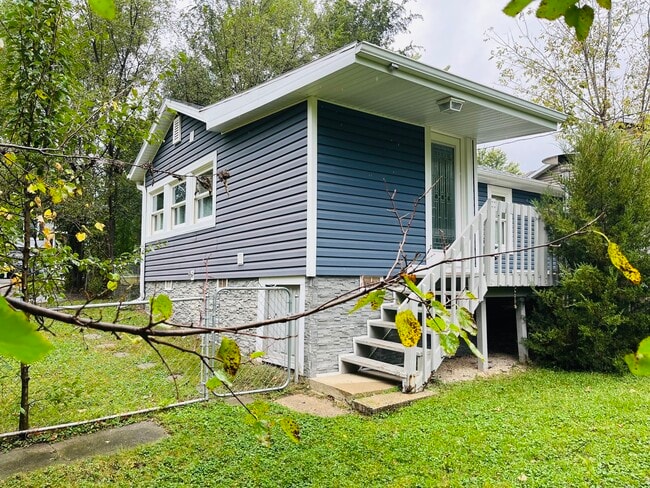 Building Photo - 6204 Hillcrest Rd