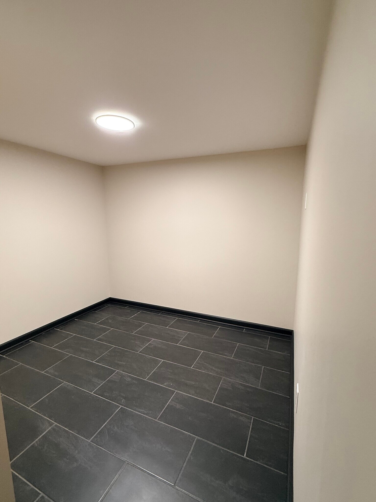 Building Photo - 2050 W Cullerton St