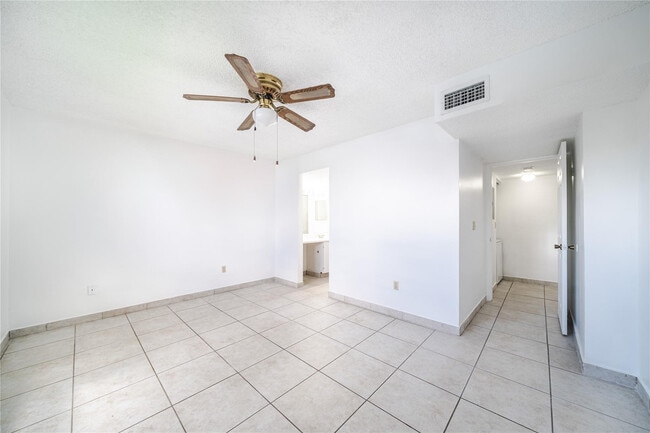 Building Photo - 1000 Constitution Dr