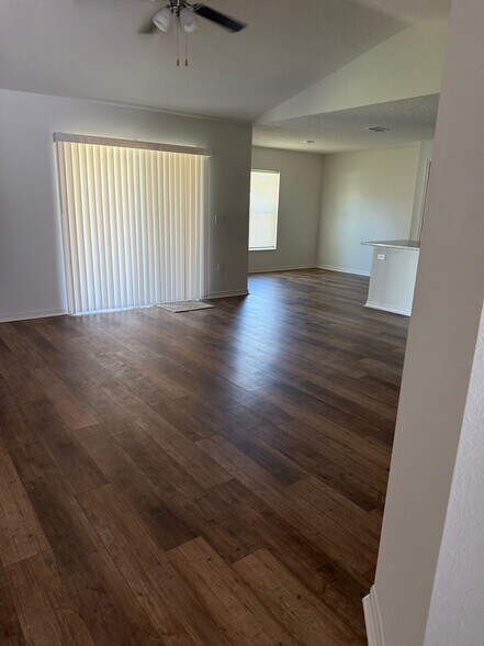 Building Photo - 15 Rivera Ln
