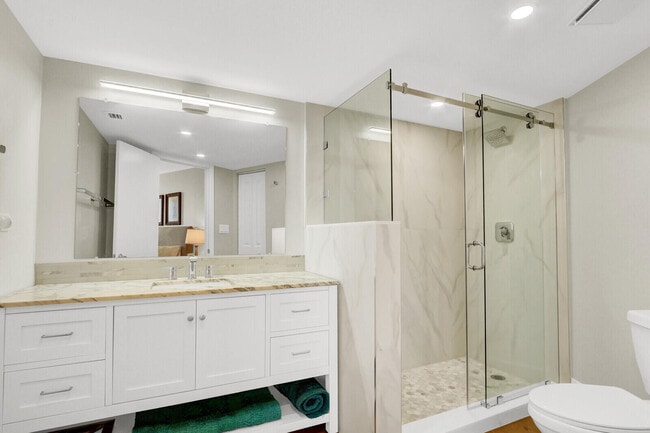 Building Photo - 5420 N Ocean Dr