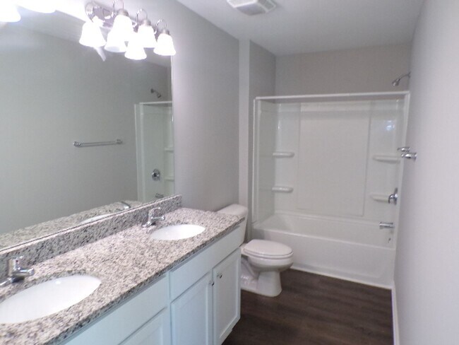 Building Photo - 4 Bedroom Townhome Located In Allenwood