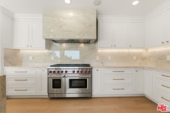 Building Photo - 1725 Loma Vista Dr