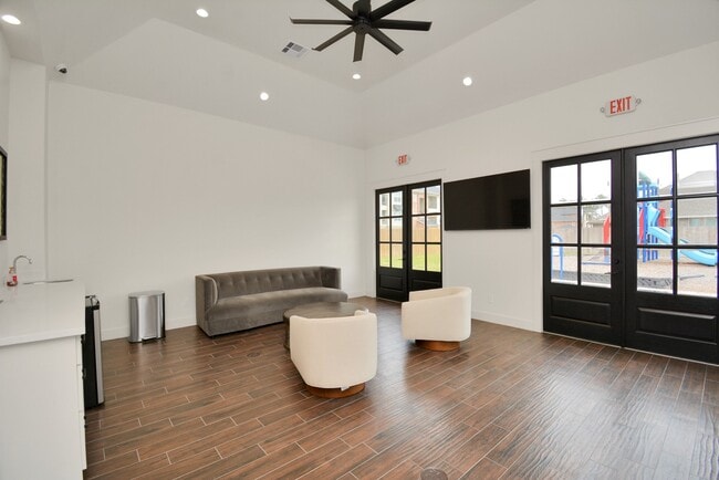 Building Photo - 15822 Kinlough Dr