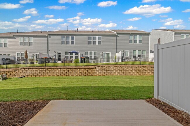 Building Photo - "3-Bed Townhouse Retreat on Elders Story R...