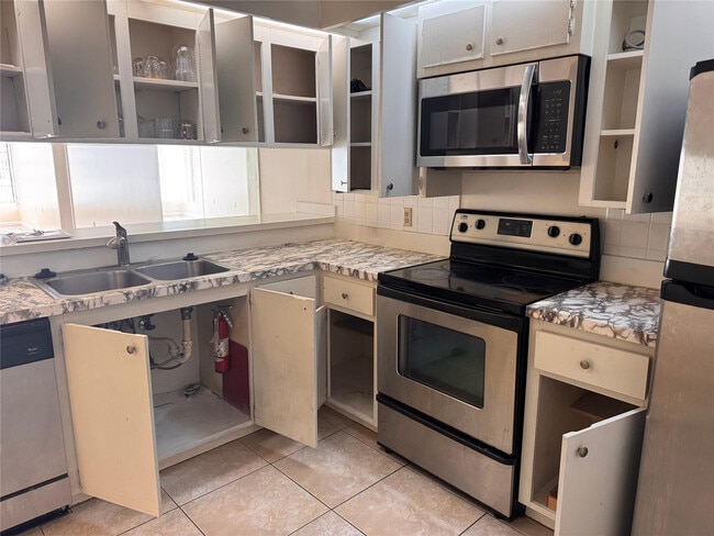 Building Photo - 3626 Whitehall Dr