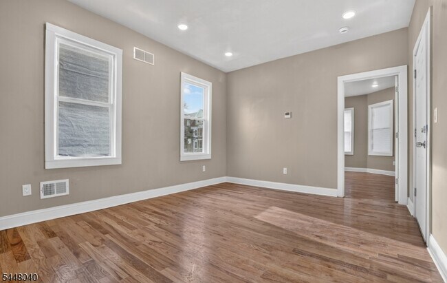 Building Photo - 882 S 14th St